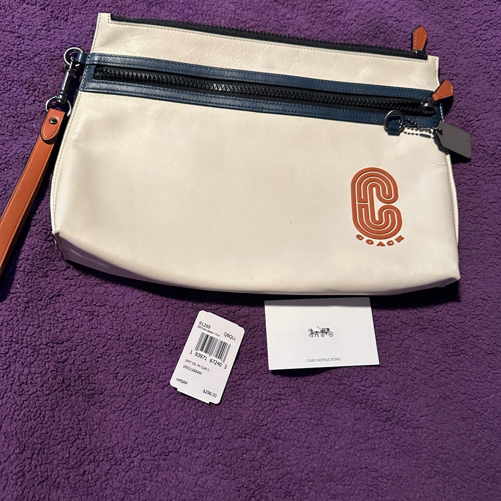 COACH WHITE LEATHER CLUTCH.